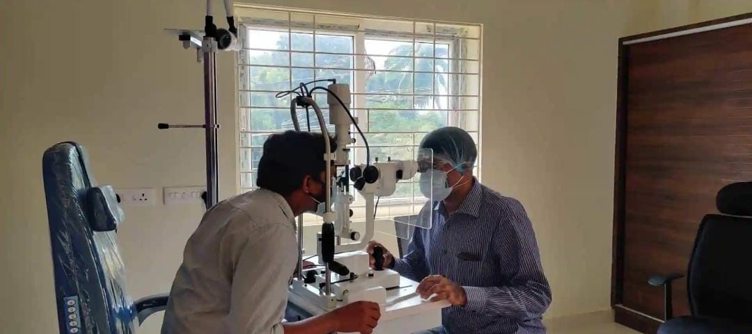 Dr. Suman Siripurapu performing examination with slit lamp biomicroscope